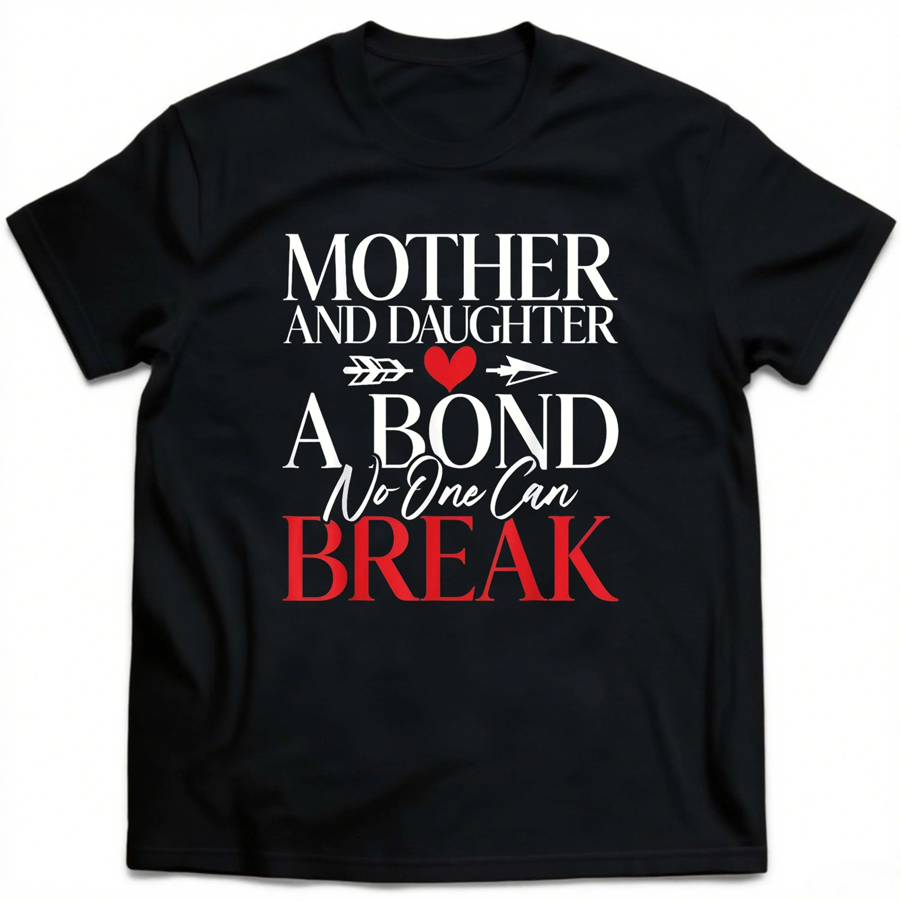 Czarna koszulka dla mamy i córki plus size z motywem serca i strzały, odpowiednia do noszenia na zewnątrz podczas letnich aktywności rekreacyjnych.