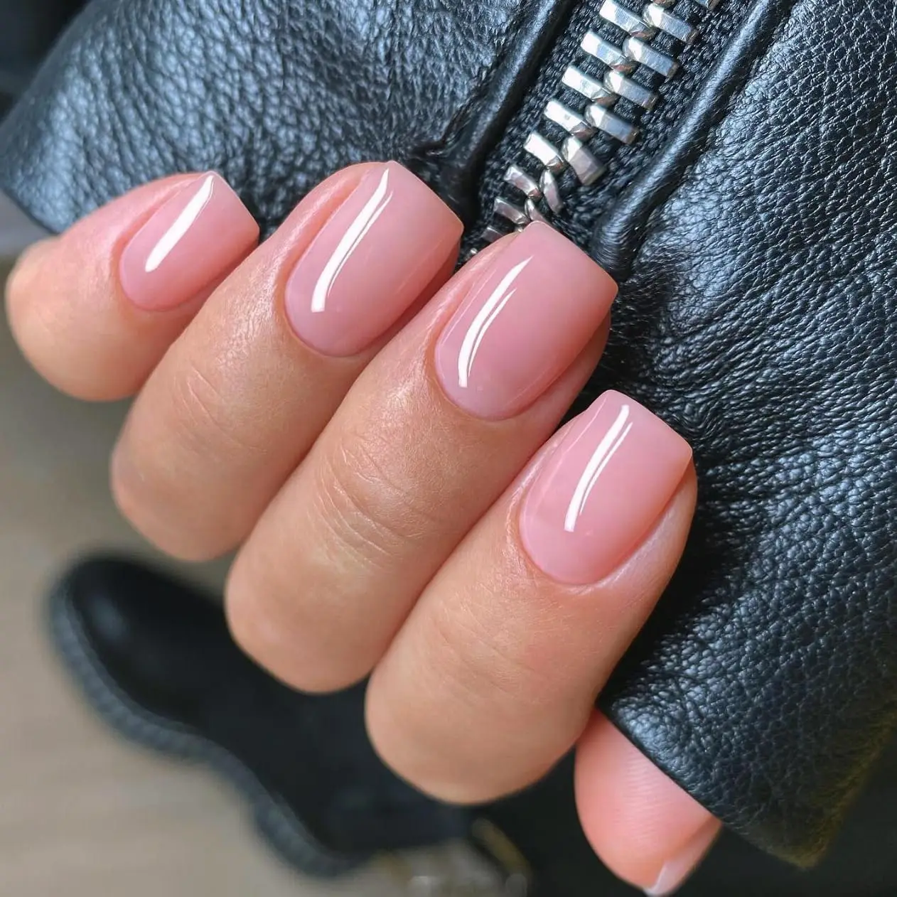 

24PCS Short Christmas Fake Nail with Snowflake Sparkling Diamond Sparkling Design Nail Red Full Coverage Nail Christmas Nail