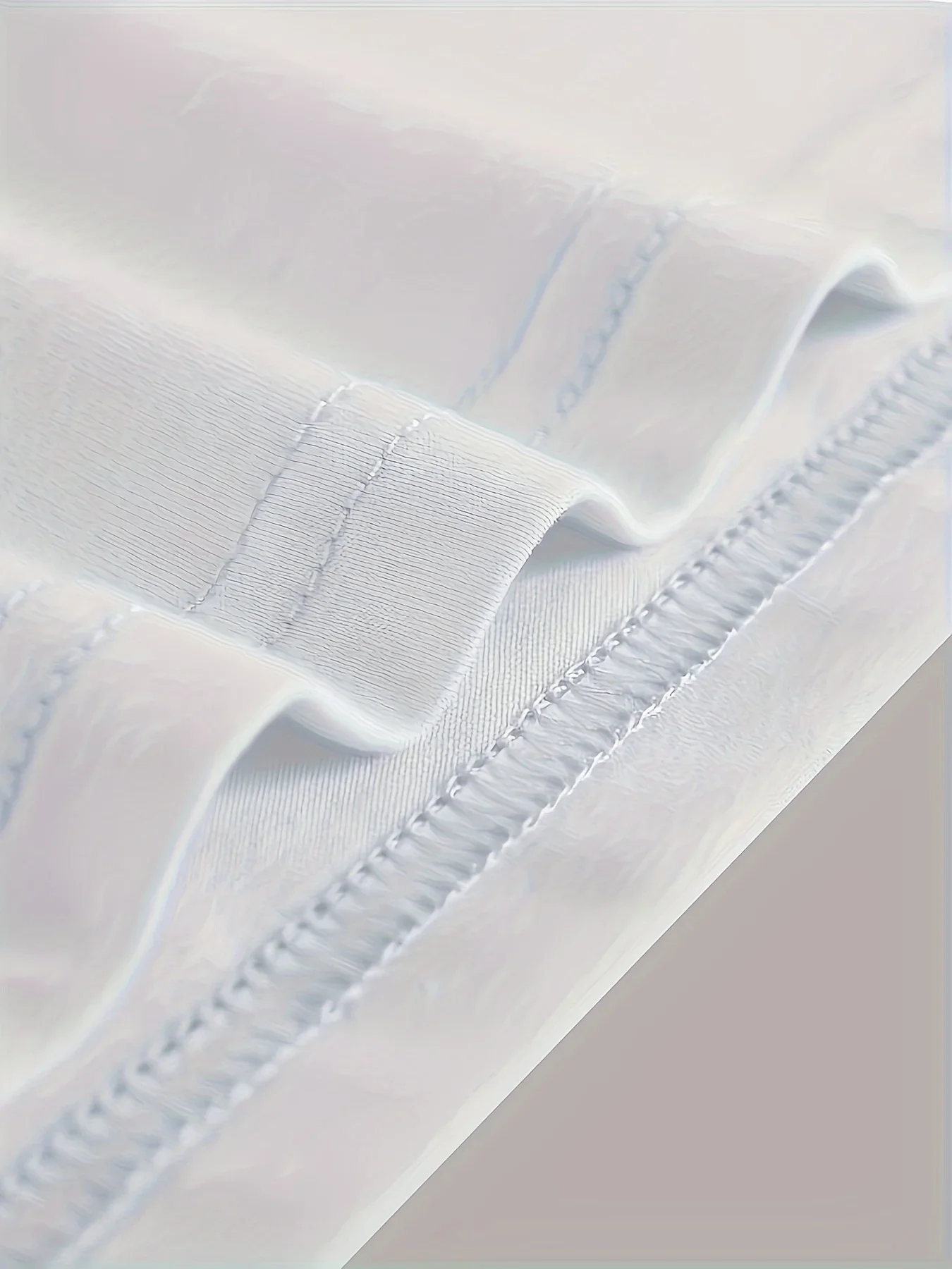 تي شيرت نسائي عصري برقبة دائرية مع نظارات شمسية ووشاح رأس بطبعة الفهد تي شيرت عصري ومتعدد الاستخدامات