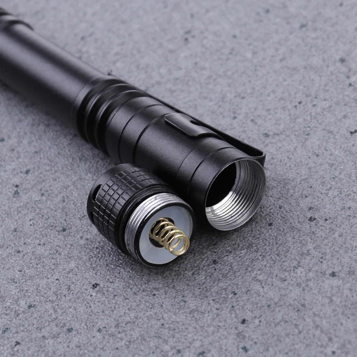 Mini torcia tascabile alimentata a penna LED ultra luminosa con clip per torcia Mini torcia da 133 mm