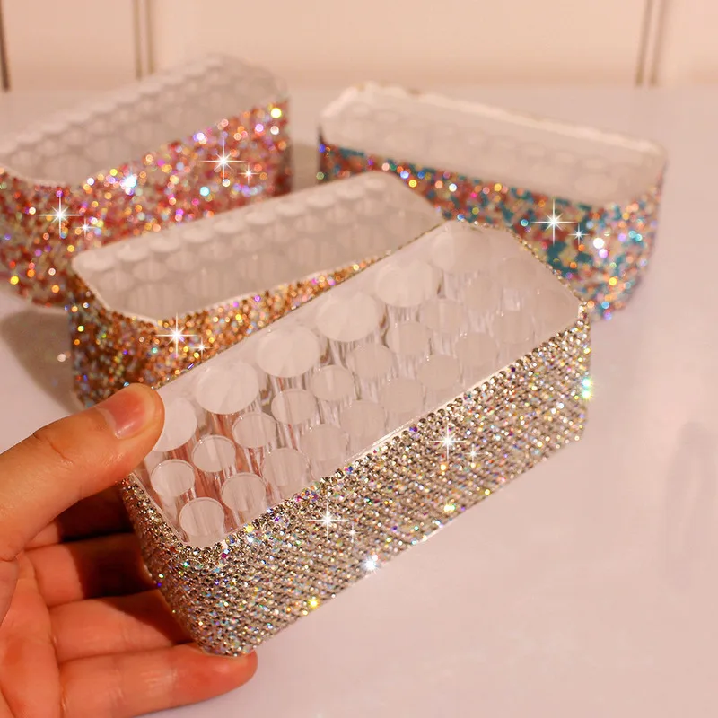 Caja con incrustaciones de diamantes de lujo, estante de colocación de lápiz de cejas, pincel cosmético poroso, lápiz delineador de ojos, almacenamiento de marca de moda de lujo
