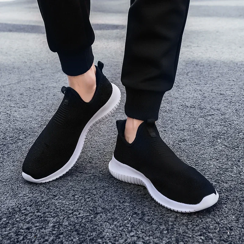 2023 Spring Men Shoes Slip on Men Casual Shoes Lightweight Comfortable Breathable Couple Walking Sneakers Feminino Zapatos