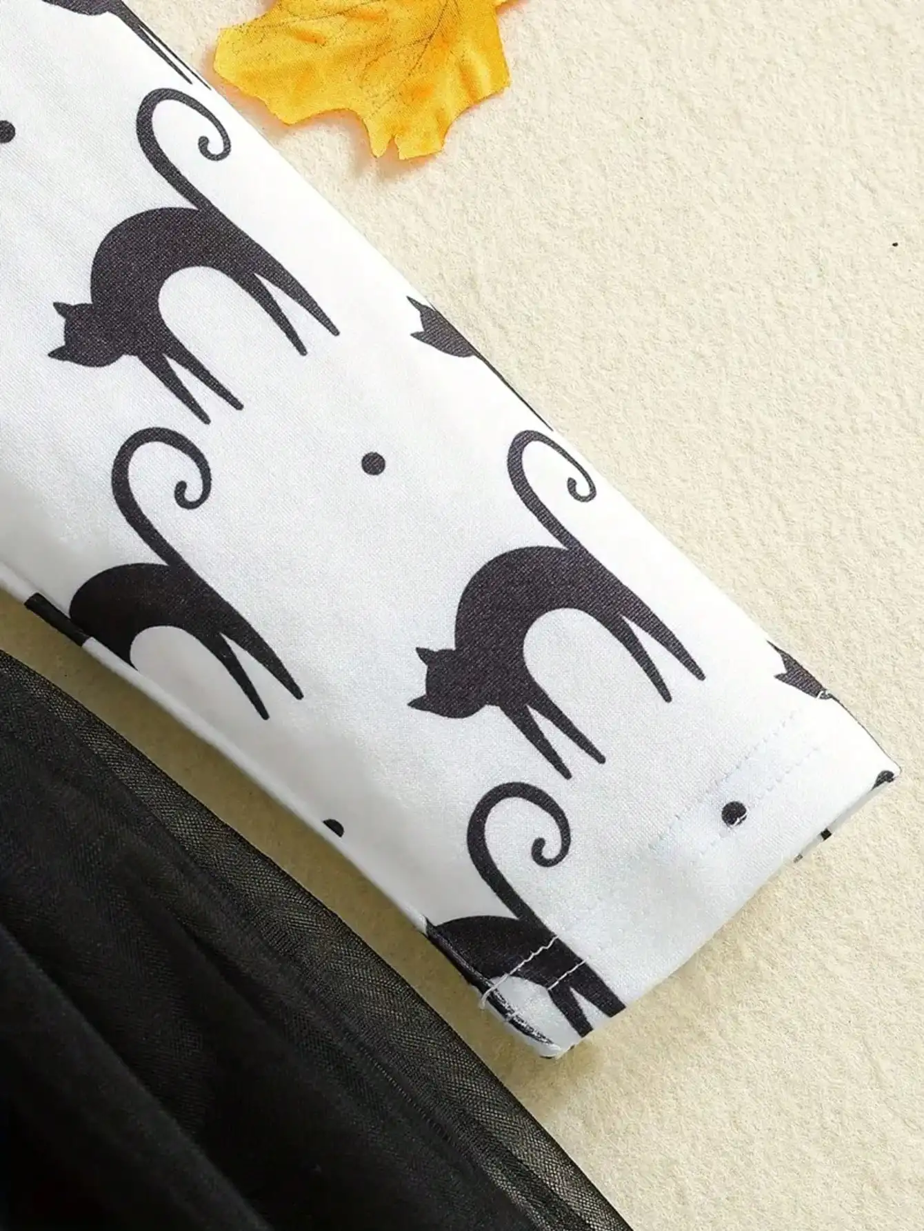Kinderkleid mit Katzenmuster, Rüschenkragen, langen Ärmeln, Rundhalsausschnitt, Rautenmuster, Netzstoff, mittellanger Rock für Kinder – Detail 8