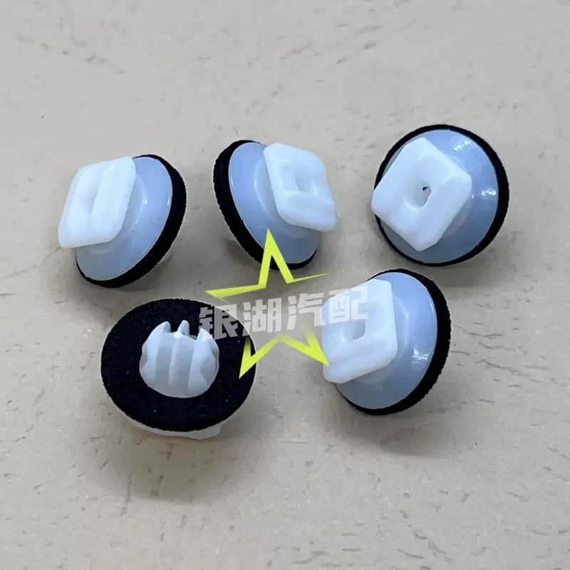 for Toyota RAV4 Highlander Side Skirt Edge Wheel Eyebrow Trim Clip Triangle Plate Fastener Original Buckle Replacement Parts