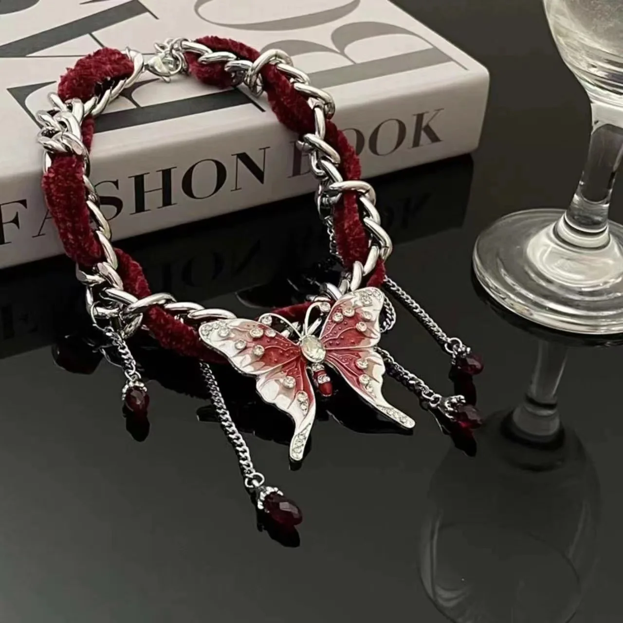 Goth Red Velvet Crystal Butterfly Necklace Sweet Cool Choker Necklaces Women Sweet Red Rhinestone Tassel Clavicle Chain Necklace