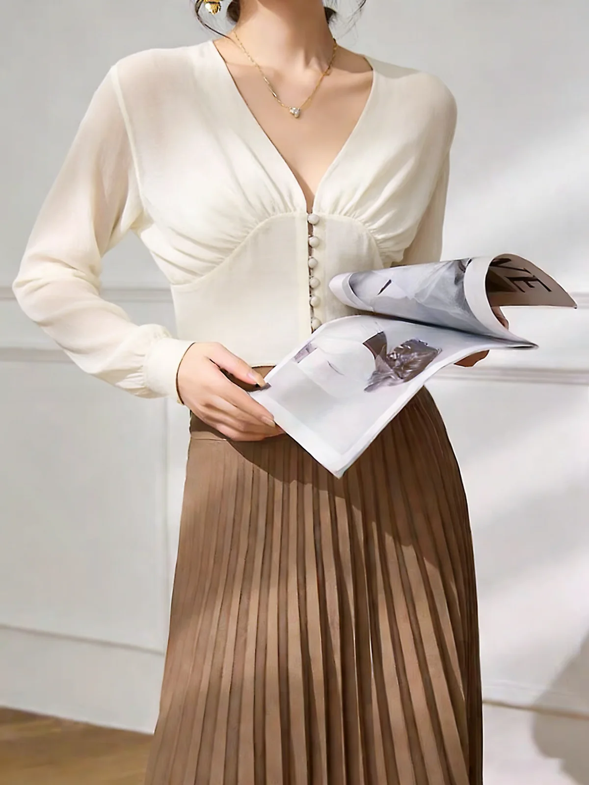 

Lulu Fashion Versatile V-Neck Shirt Women's New Elegant Youthful Slimming Top Retro Style Loose Fit Long Sleeve Autumn Wear