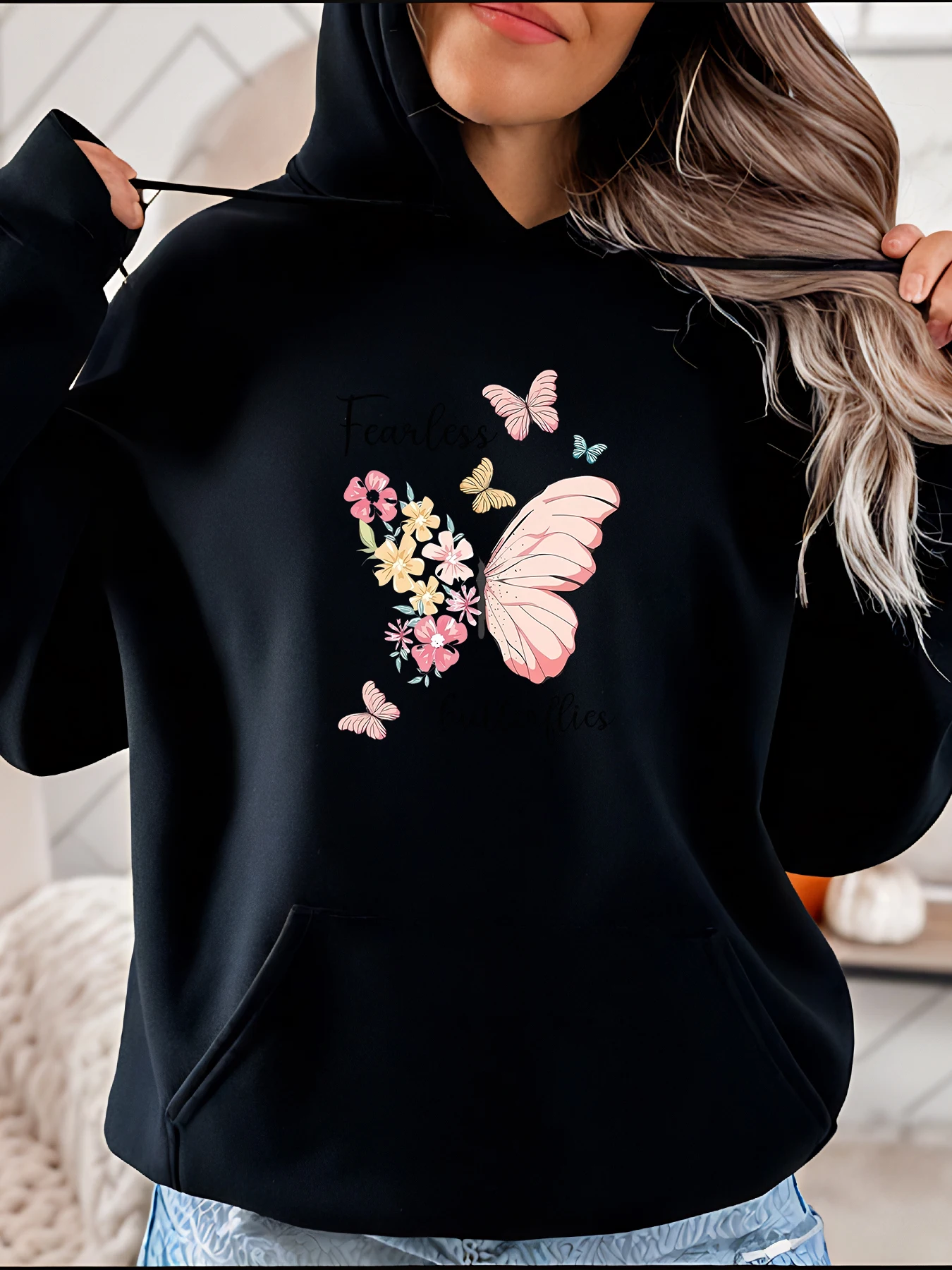 

Толстовка с цветочным принтом бабочки в повседневном стиле с розовыми крыльями и цветами Женская уличная мода