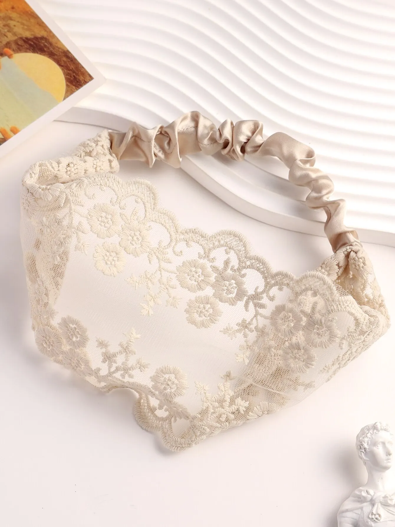 A Stylish Embroidered Floral Lace Extender Headband