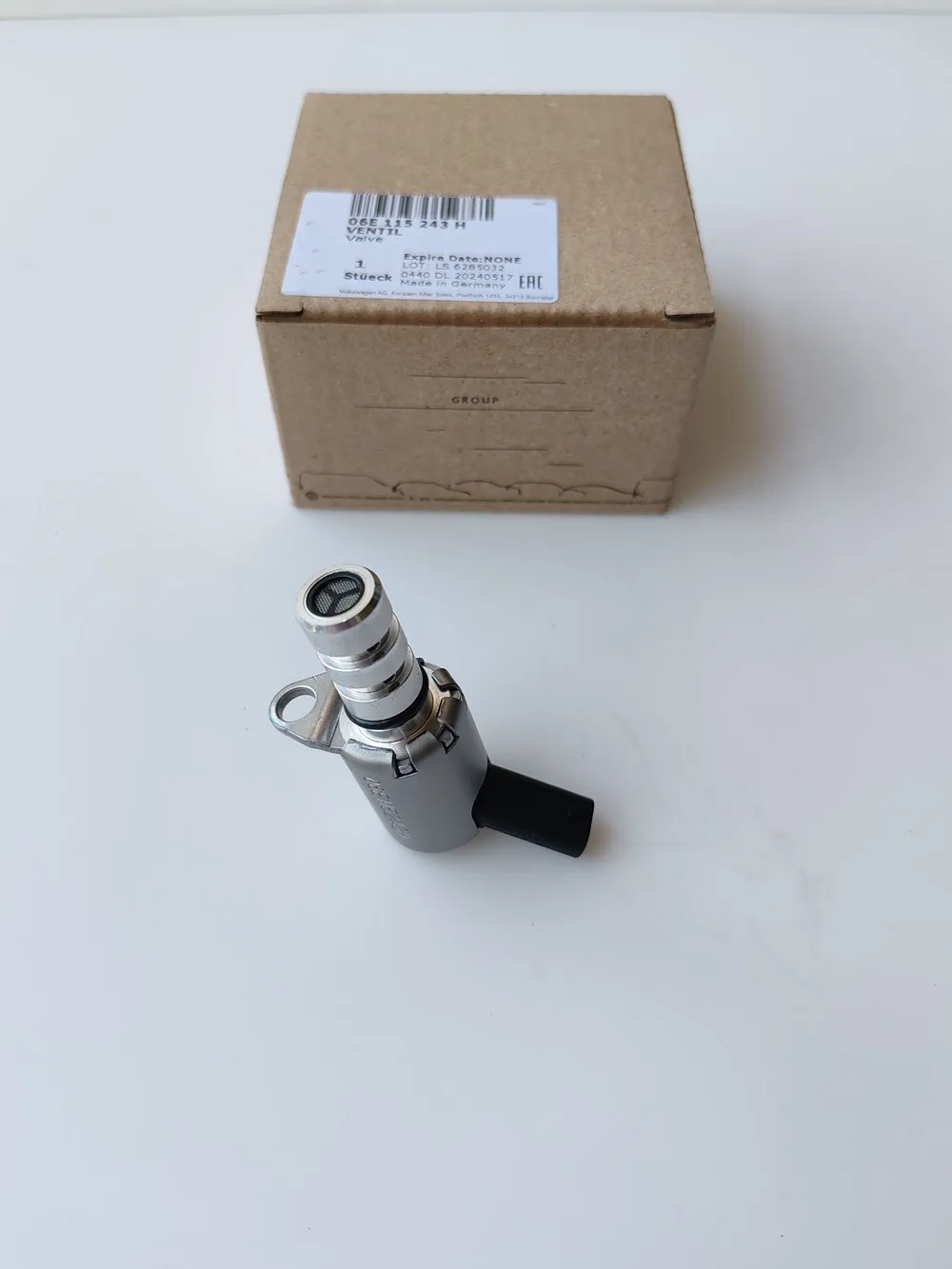 วาล์วควบคุมแรงดันน้ำมัน VVT ของแท้ OEM รุ่น 06E115243H สำหรับรถยนต์ Audi A3 A5 Q5 Q7 สำหรับรถยนต์ VW Jetta Golf CC Polo 1.4T Seat Skoda