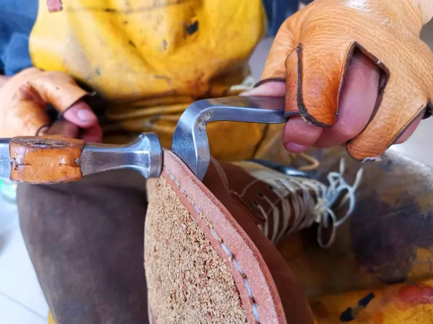 Hand-Made Shoe Shoe Repair Tool Along The Strip Anvil Hammer Tool