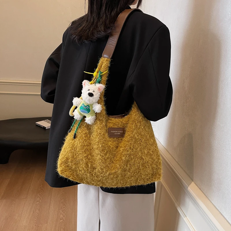 

Women Plush Shoulder Bag Fluffy Furry Hobo Bag with Inner Pockets Tote Handbag Large Capacity for Work Travel