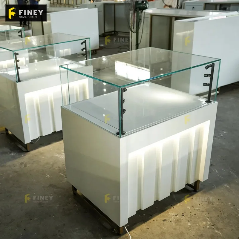 

Customize.Custom Beauty Shop Display Stand Luxury Glossy Paint Grille Wooden Cosmetic Store Display Shelf Glass Perfume Display