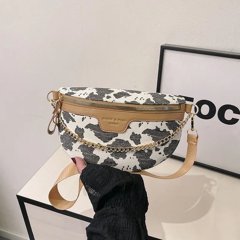 

The New Korean Version Breast Bag Women's Large-capacity Chain Shoulder Bag Is Fashionable, Simple and Versatile.