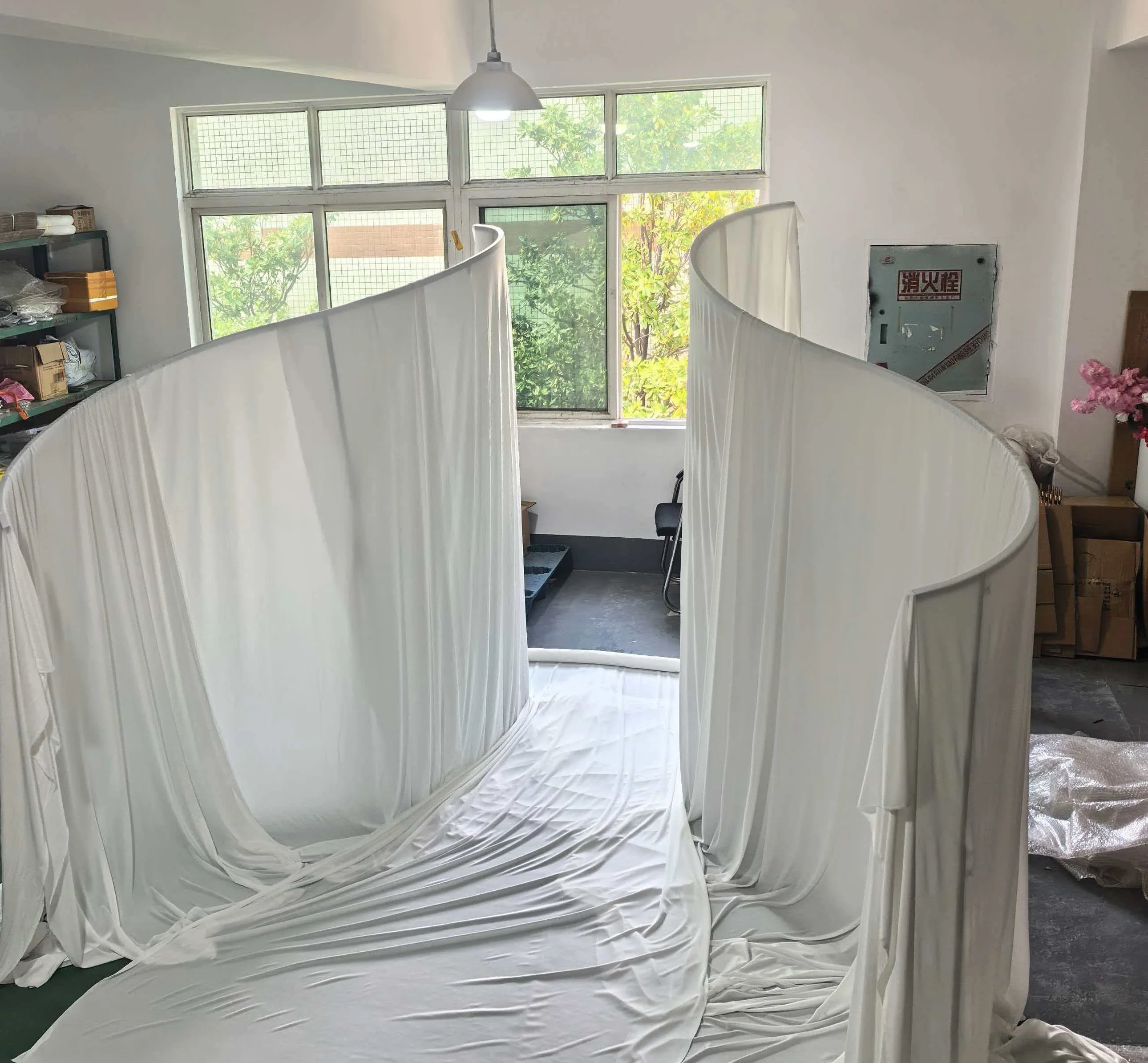 2 Stück Romantische Spiral-Stoffvorhänge Premium-Qualität Bogenförmiger Hintergrund für Hochzeitszeremonien im Freien, Partys, Empfänge und Veranstaltungsortdekoration – Detail 6