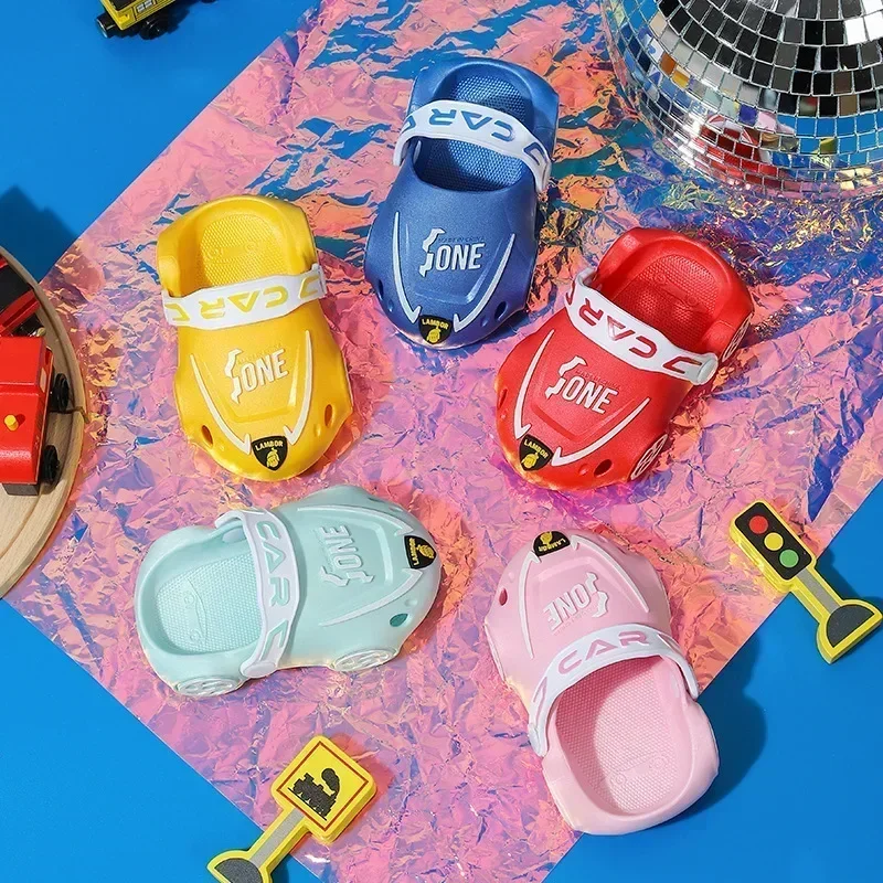 Pantofole per bambini Pantofole da bagno per bambini estivi Pantofole da ragazzo per auto da cartone animato multicolore Pantofole da casa per