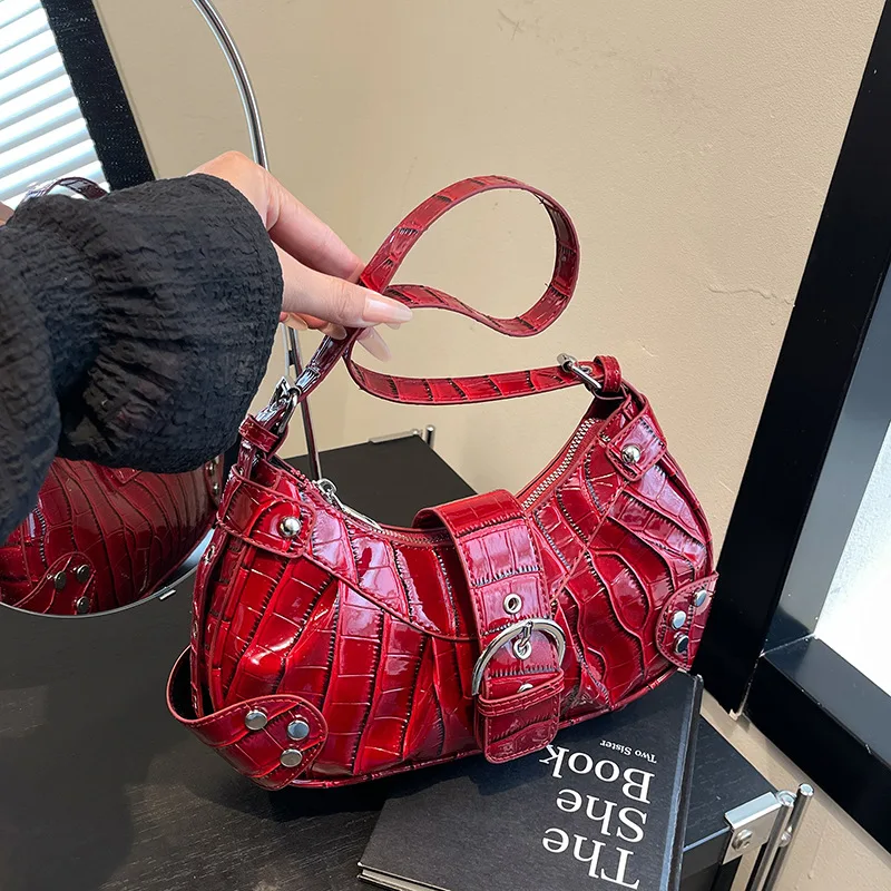 

Retro Spice Girl Style Underarm Bag Female, High-end Crocodile Pattern Versatile Shoulder Handbag Trend Must Enter Single Item