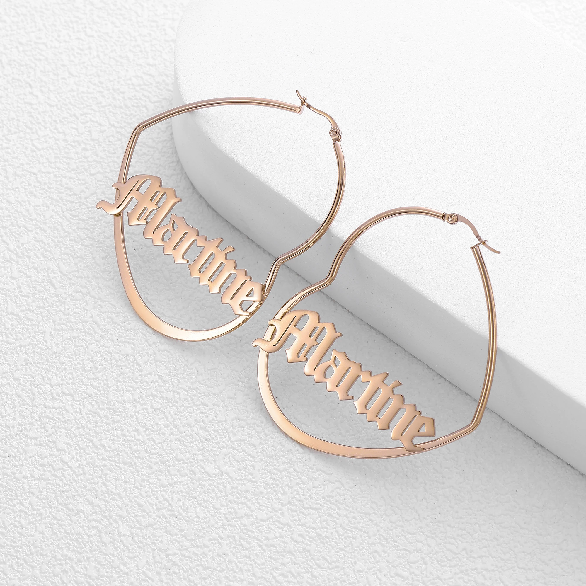 Boucles d'oreilles nominatives personnalisées pour femmes, bijoux en acier inoxydable doré, plaque signalétique de lettre personnalisée, cadeaux de fête