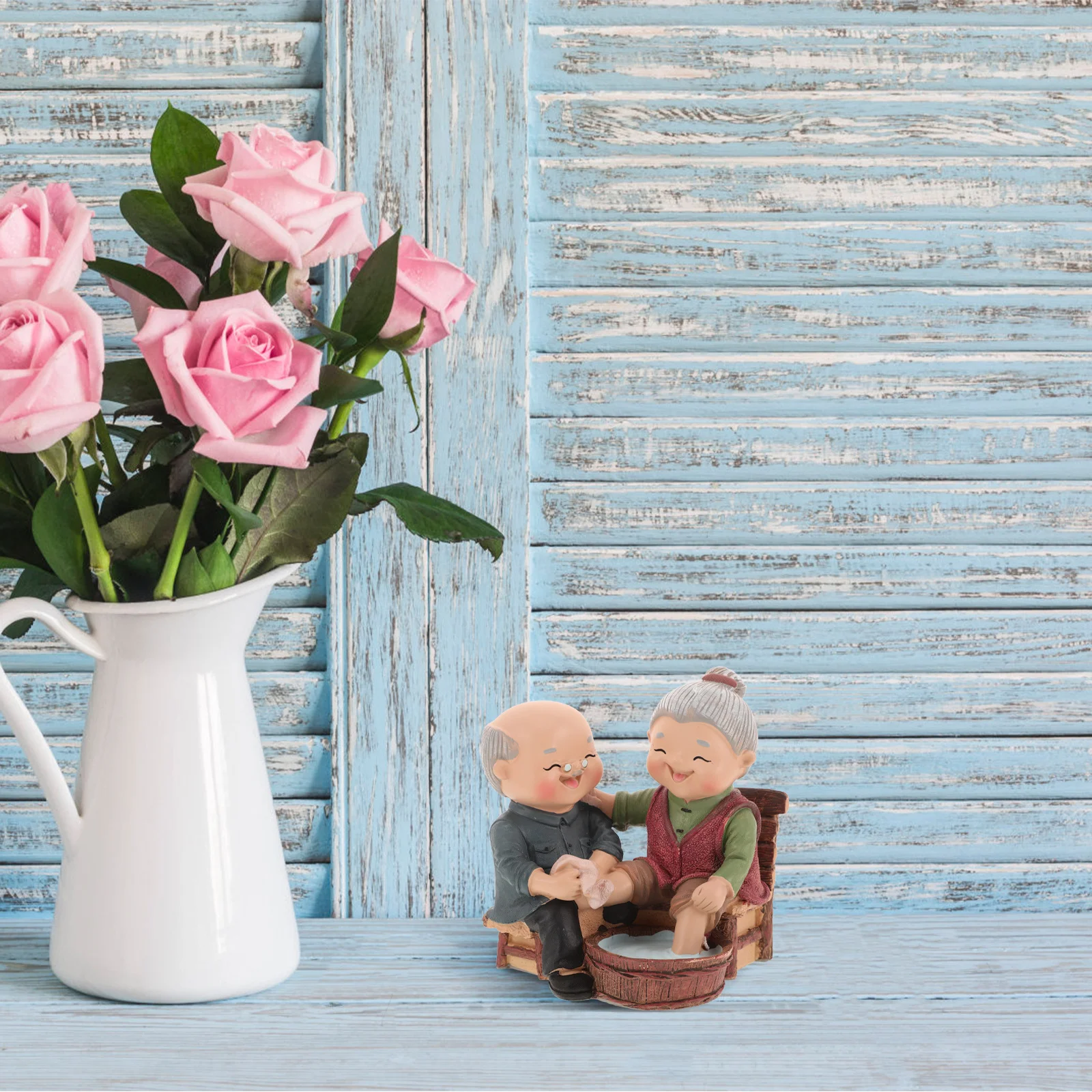 

Resin Elderly Couple Statue Loving Grandparents Sculpture Mini Old Couple Decoration for Wedding Cake Table Display