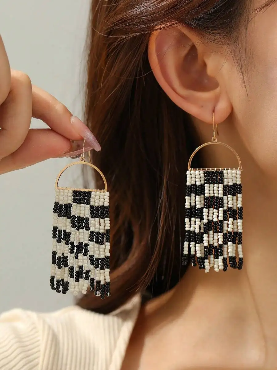 

1pair Handmade Bohemian Tassel Earrings, High-End Fashionable Retro Black & White Beaded Dangle Earrings Great For Holidays And