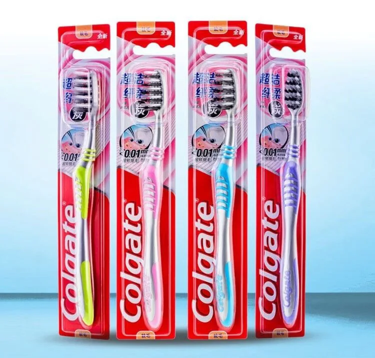 Colgate - Juego de 5 Cepillos de Dientes de Carbón de Bambú con Cerdas Finas y Suaves para el Cuidado Bucal Familiar, Embalaje Nuevo y Antiguo, Envío Aleatorio
