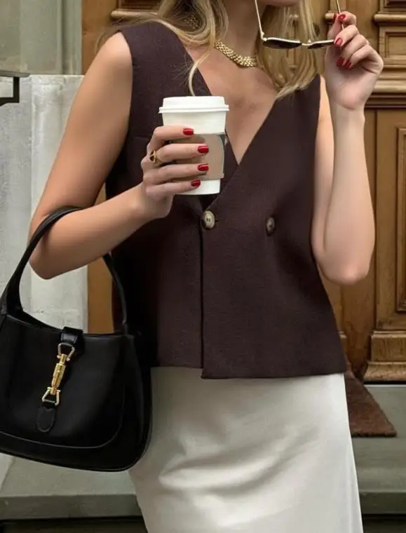

Slim Fit Women's Sweater Vest Summer New Elegant and Fashionable British V-Neck Double Breasted Sleeveless Sweater Vest