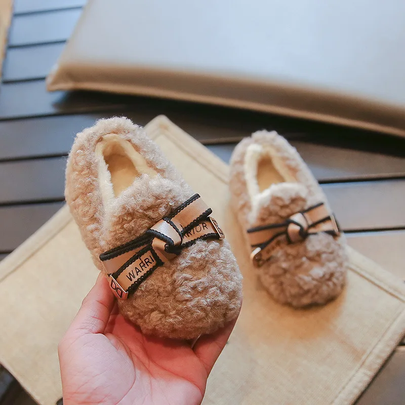 Scarpe di peluche per ragazze mocassino per bambini caldo Chic con fiocco semplice 2024 autunno inverno nuove scarpe da principessa per ragazze