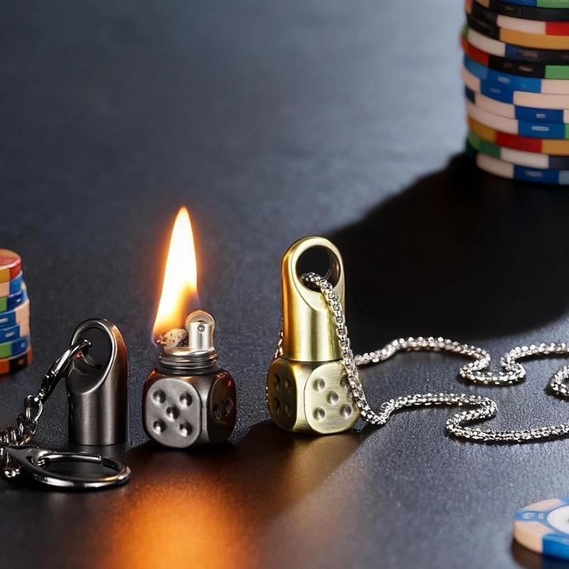 

Суперминиатюрная зажигалка в стиле игральных костей с брелоком, металлическая, ретро, с кремневым колесиком, многоразовая, для сигарет, аксессуары для курения