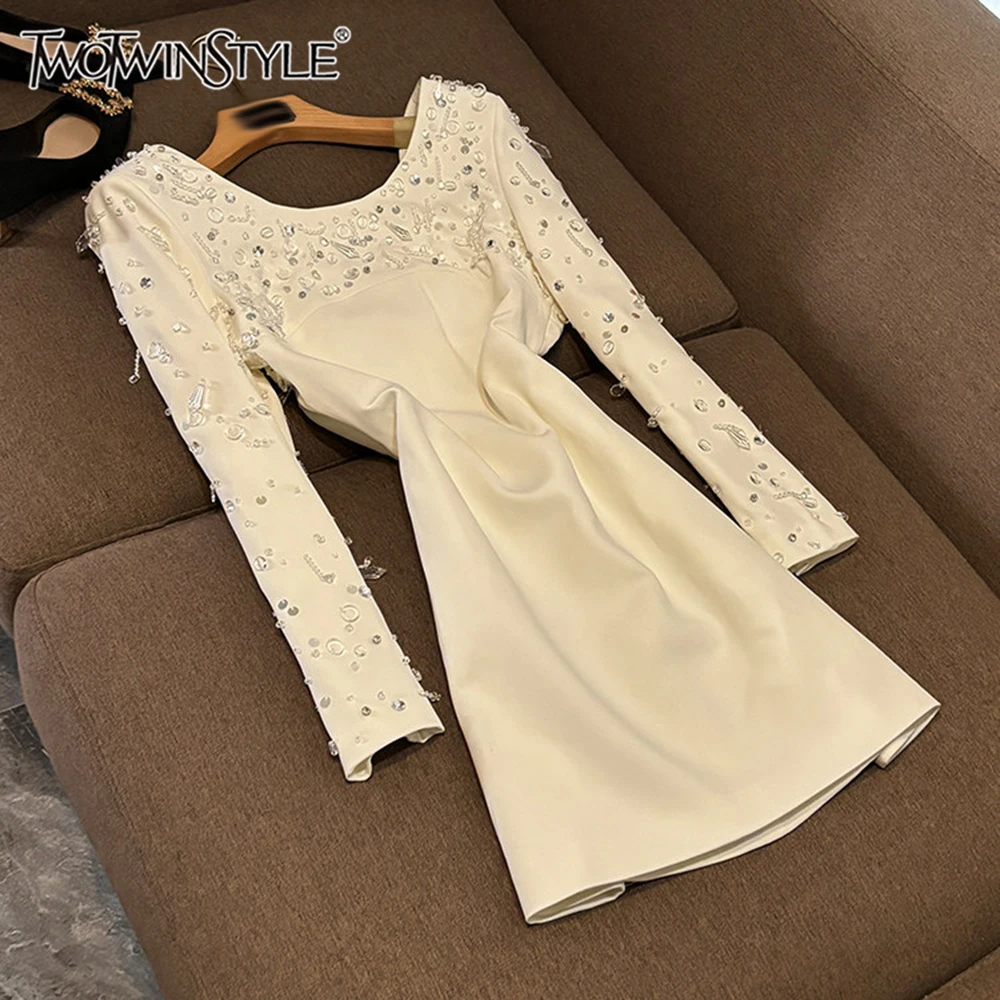 

Элегантные свободные белые платья TWOTWINSTYLE для женщин с квадратным вырезом, длинными рукавами и декором из бусин, летнее французское платье KDR559257