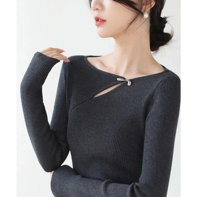 New Spring and Autumn Women\'s Solid Color O-Neck Long Sleeve Slim Knitted Hollow Out Irregular Metal Buckle Chic Korean Tops