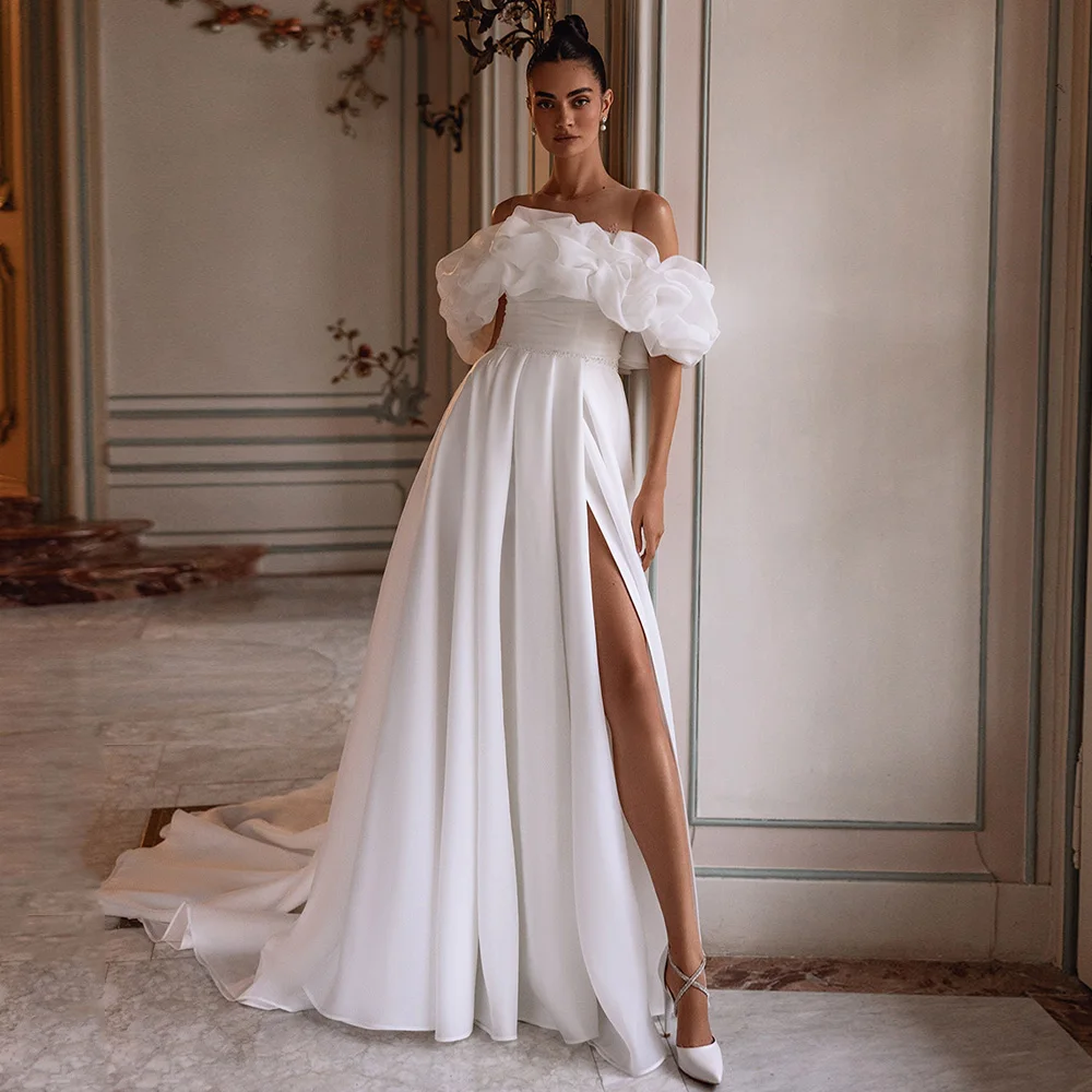 Organza ชุดแต่งงาน Vestidos De Novia ที่กําหนดเองที่ถอดออกได้ปิดไหล่แขนกุดจีบประดับด้วยลูกปัดสายแยกชุดเจ้าสาว