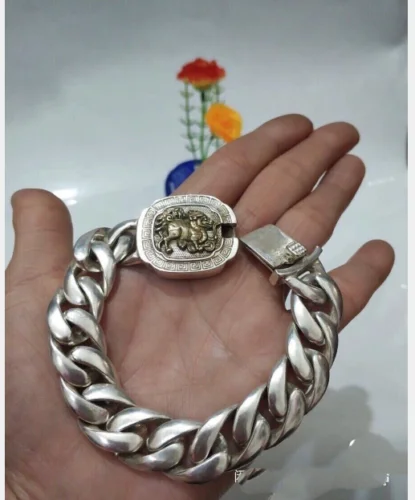 Chinese Fashion Miao Silver Clasp Noble Zhaocai Bracelet