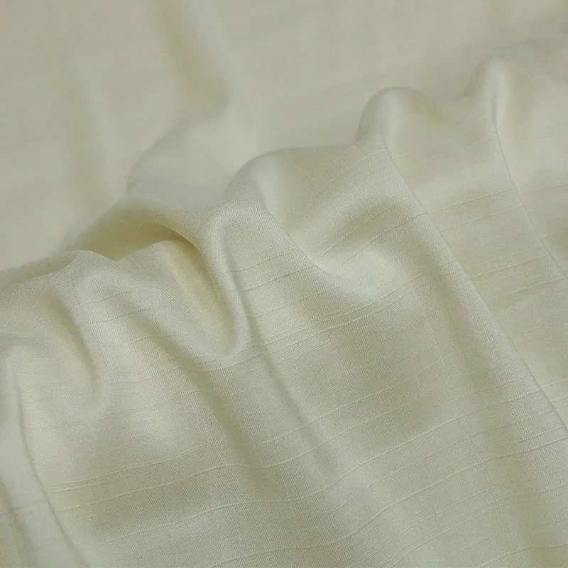 

This 35MM narrow-width silk tussah color fabric is made of plant-dyed grass and wood-dyed The old material rough rugged