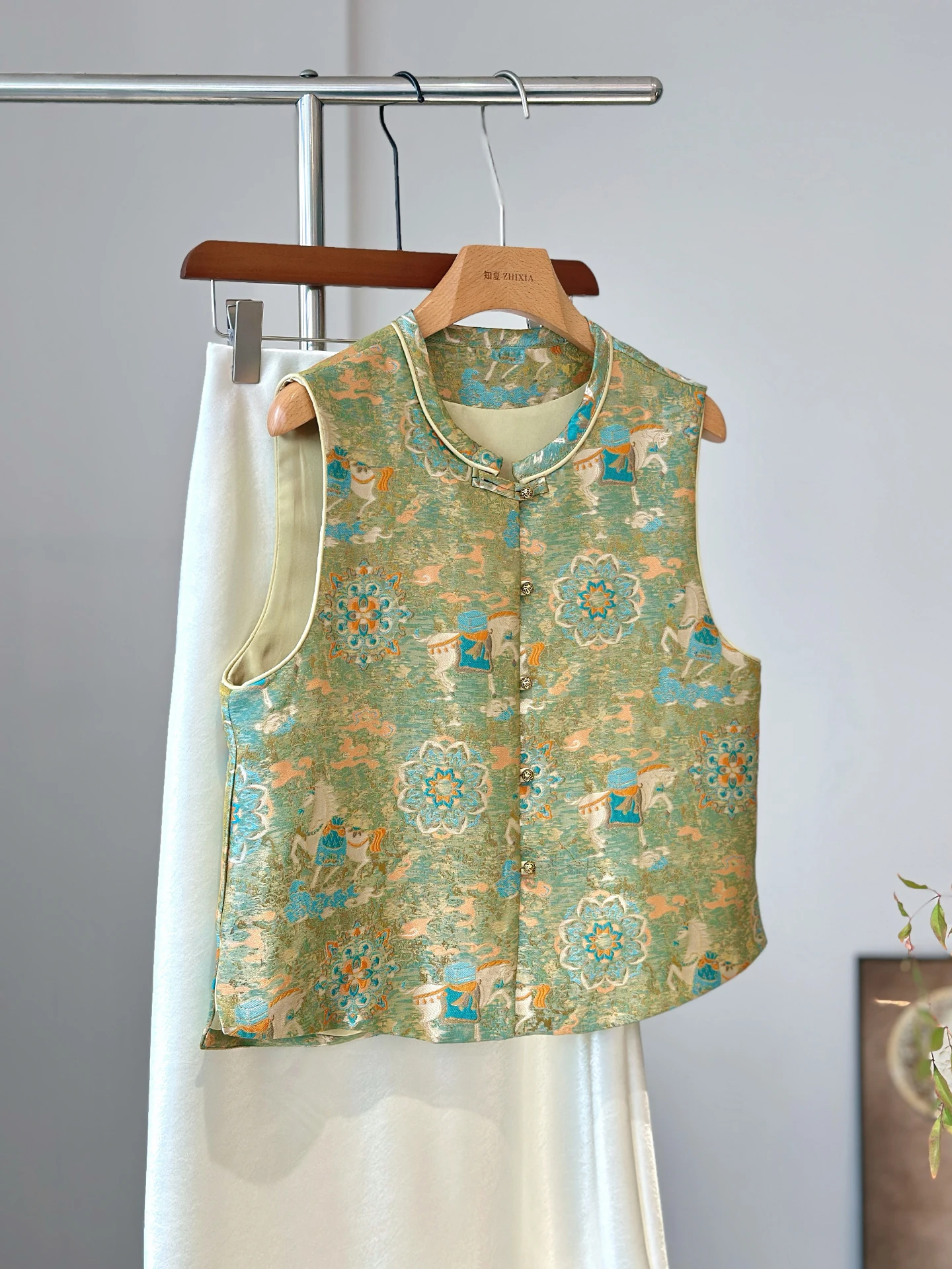 Green New Chinese Satin Jacquard Vest Outer Wear High-Grade Light National Style Young Daily Spring and Autumn Sleeveless Jacket