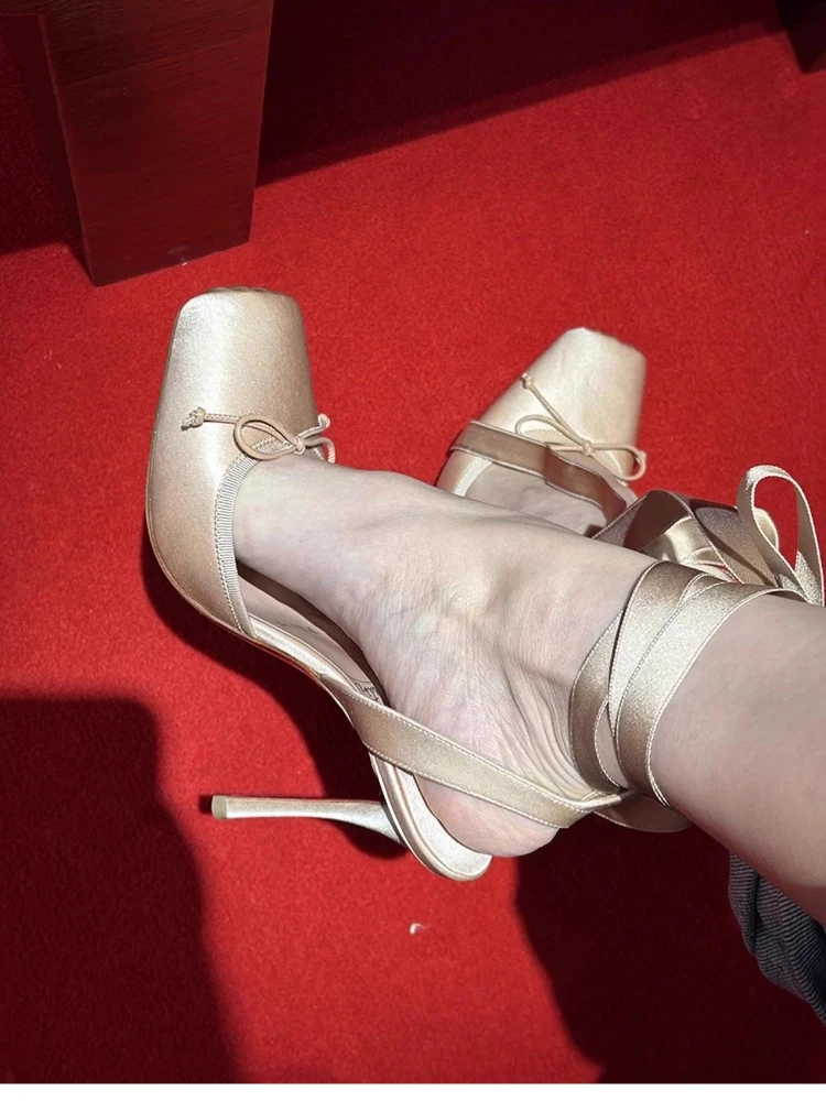 Small niche design with pig nose, red sole, ballet high heels, women's slim heels, shallow mouth, square bow, bow toe sandals