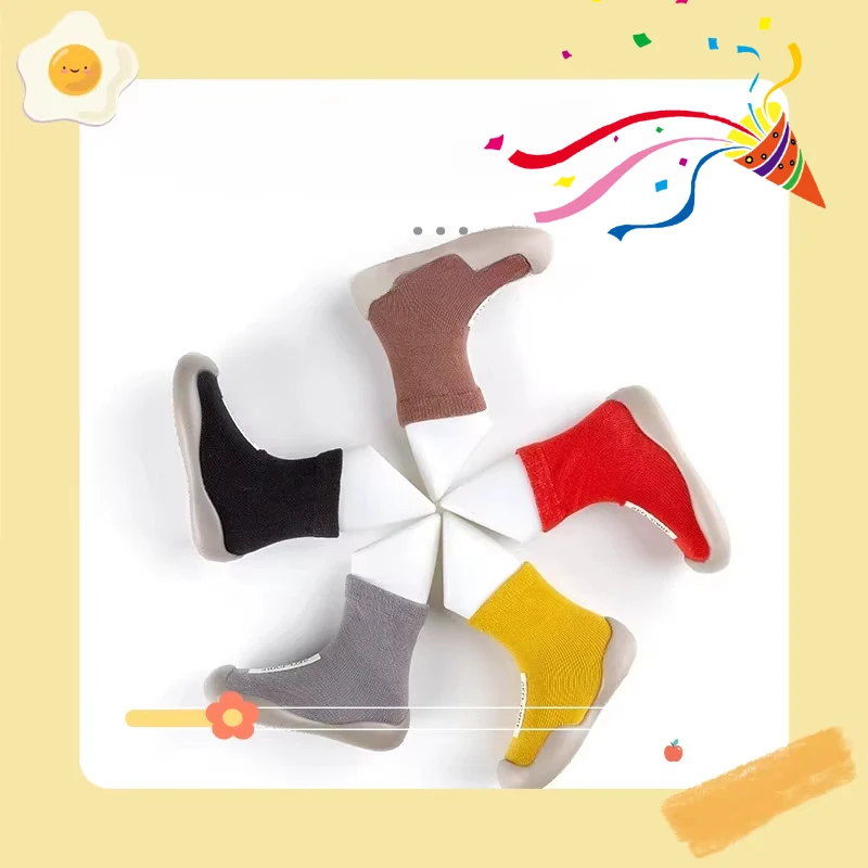 أحذية مشي جديدة للأطفال الرضع أحذية التعليم المبكر نماذج ملصقات القماش جوارب أرضية داخلية أحذية دافئة عالية الجودة