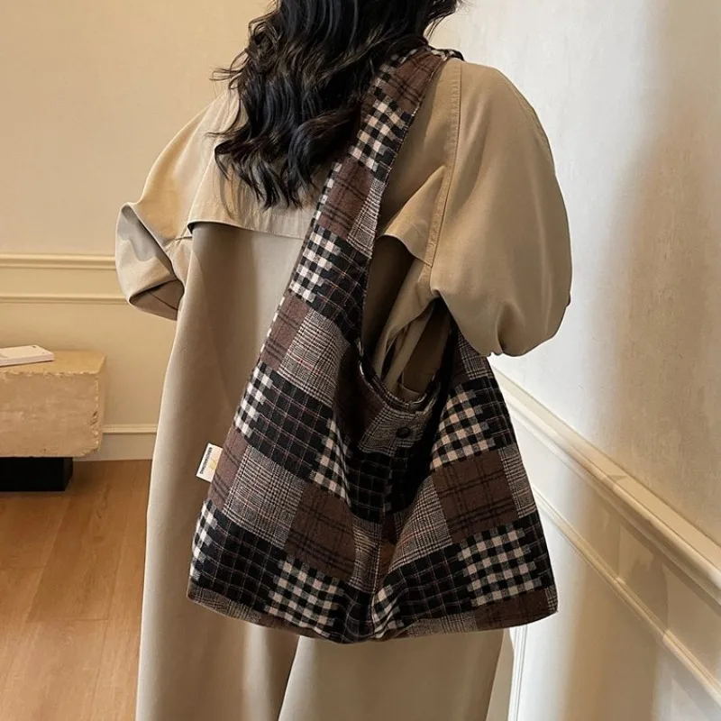 

Exquisite Buckled Diaper Bag Handbag Crossbody Brunch Gathering Large Capacity Exquisite Chic Versatile Sophisticated Stylish