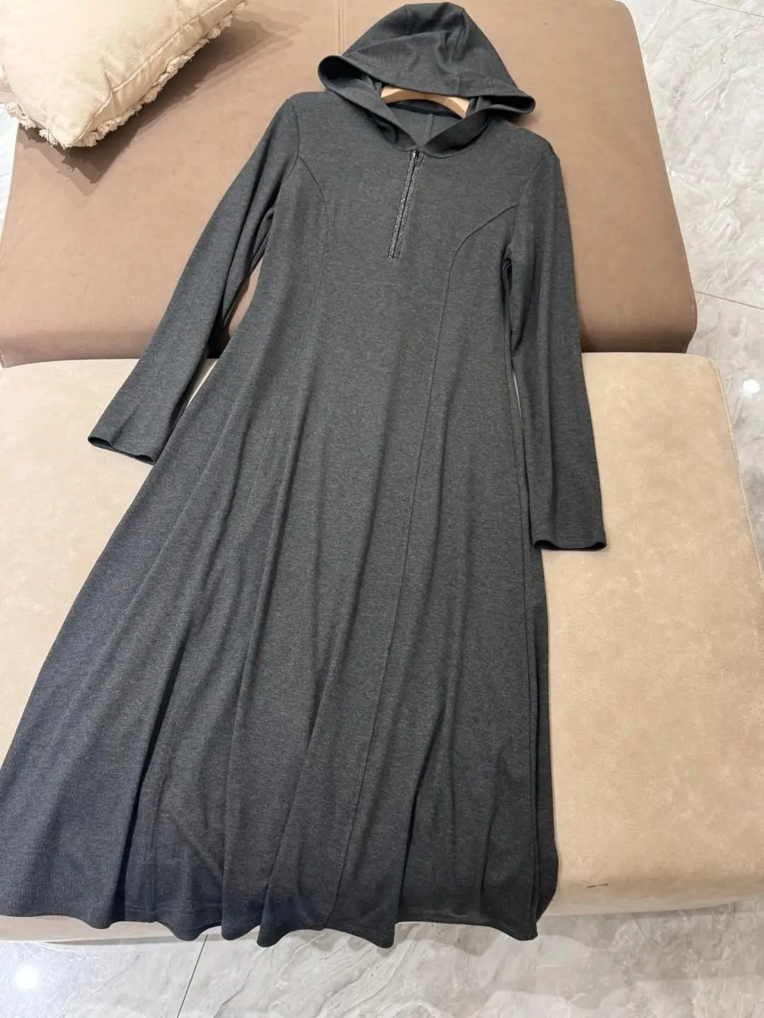 女性のメリノウールの多用途でファッショナブルなドレス