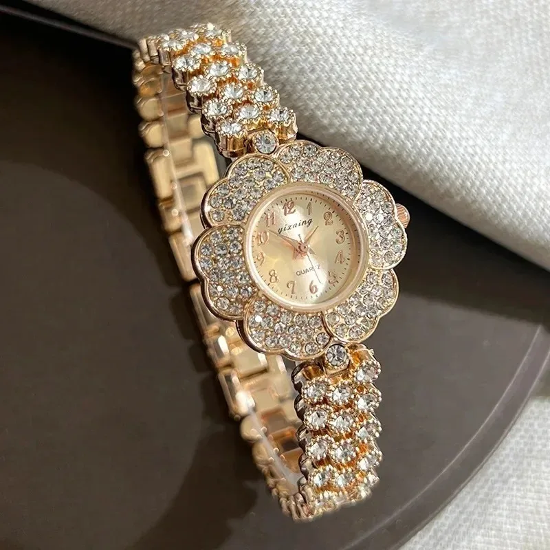 2025 ساعة زهور عتيقة للنساء فاخرة ذهبية حجر الراين سوار فولاذي ساعات يد تصميم العلامة التجارية السيدات كوارتز ساعة معصم