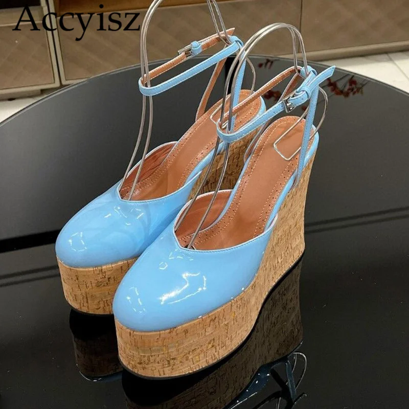 

Summer New Shiny Leather Waterproof Platform Slope Heel Sandals Women's Solid Color Wooden Sole Fish Mouth Commuter Sandals 2024