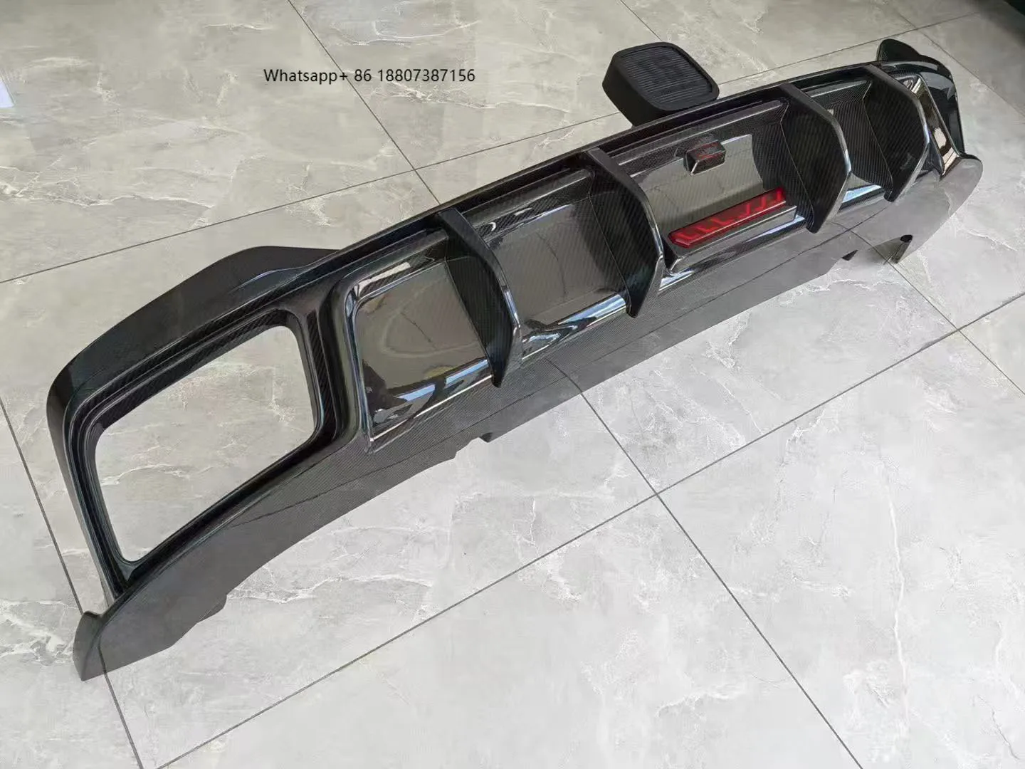

For New forAudi Q3 Dry Carbon Rear Lip Bumper with Exhaust Cut-Outs