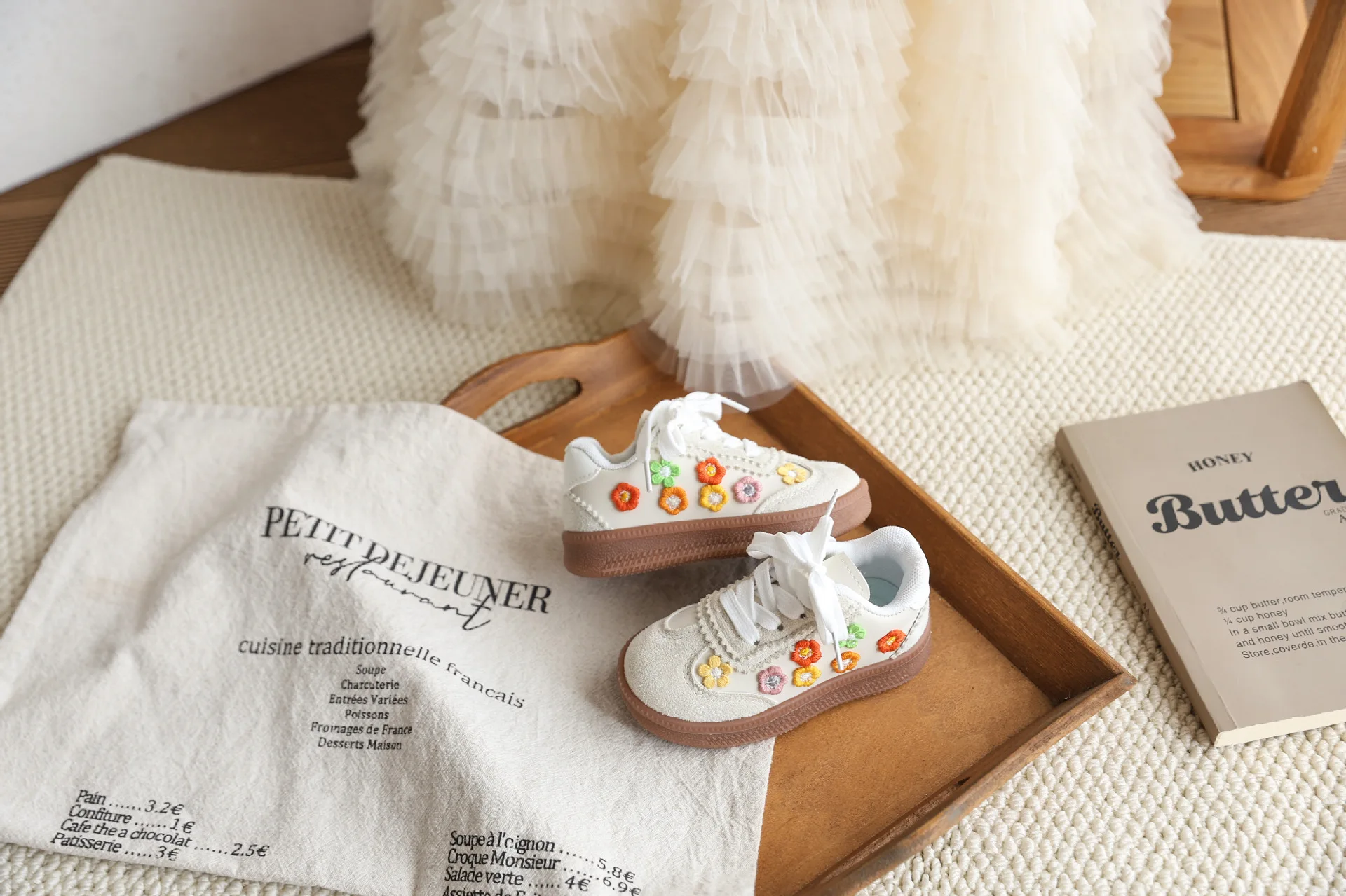 2026 Flache Schuhe für Mädchen, Frühling-Herbst Mode, Applikationen, Atmungsaktiv, Bestickte Blumen, Schnürsenkel, Lässige Komfort-Sneaker – Detail 11