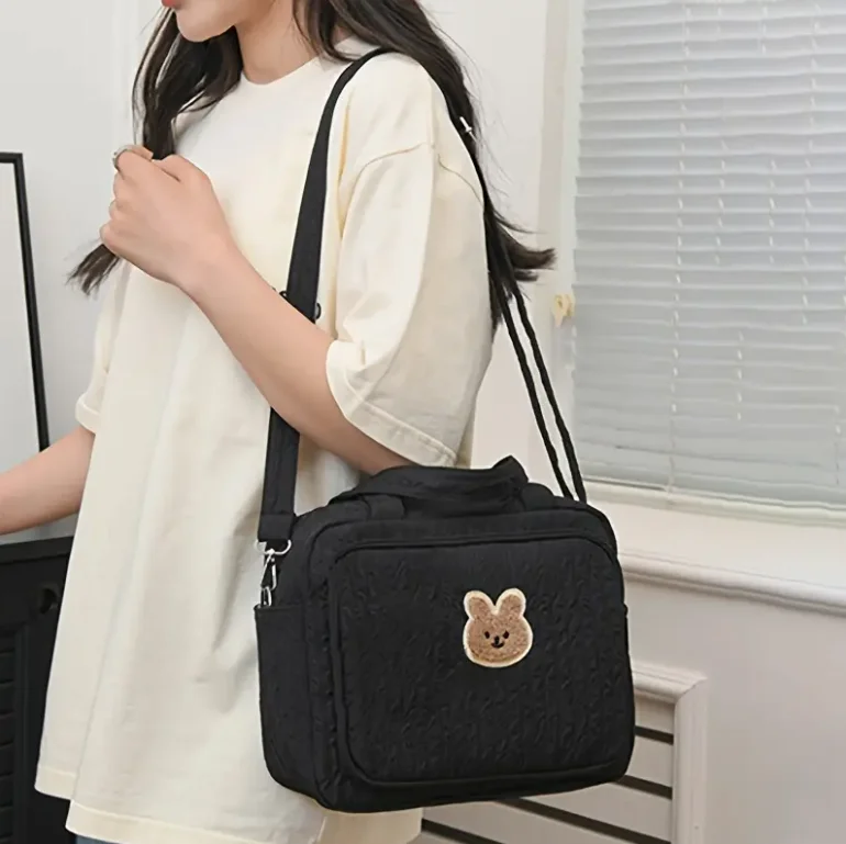 حقيبة حفاضات مبطنة أنيقة للأمهات - تصميم متعدد الاستخدامات للكتف والجسم، خفيفة الوزن وواسعة ومثالية للاستخدام اليومي