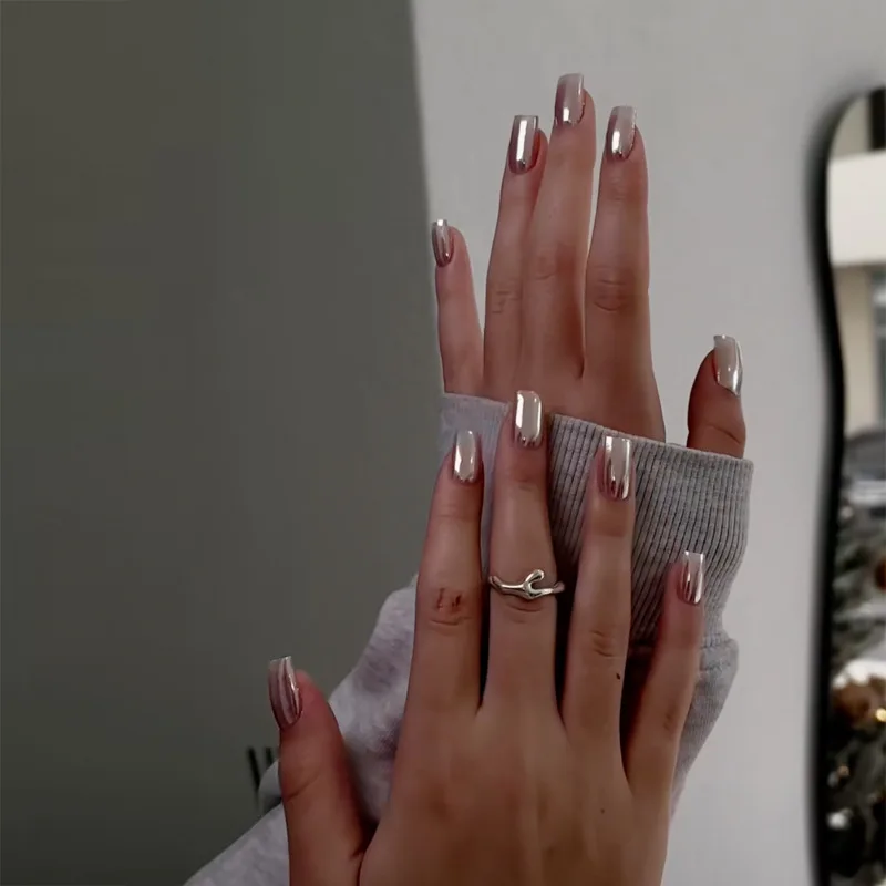 Uñas postizas chapadas en plata para mujer, Parche de uñas postizas con acabado brillante de lujo, acrílico extraíble, pegatina para uñas, 24 piezas