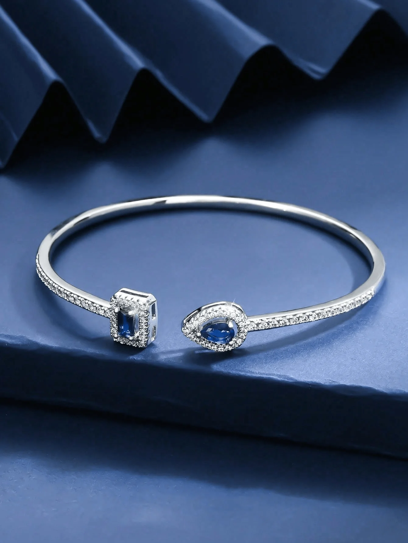 1 Piece Open Bracelet Fashionable Simple Silver Bracelet Temperament Korean Version Simple Banquet Hand Ornament Gift