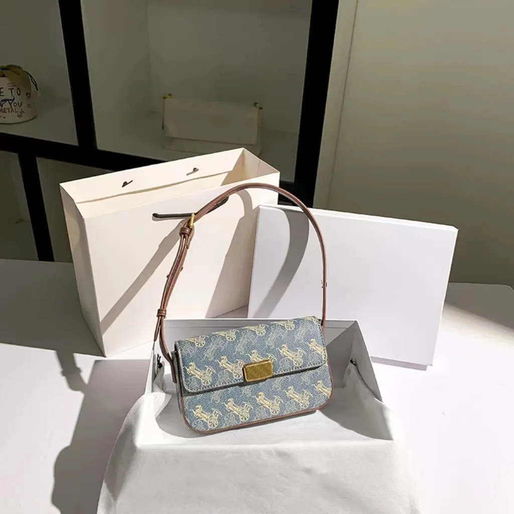 

Soft leather carriage floral small square bag - High-end single-shoulder crossbody bag