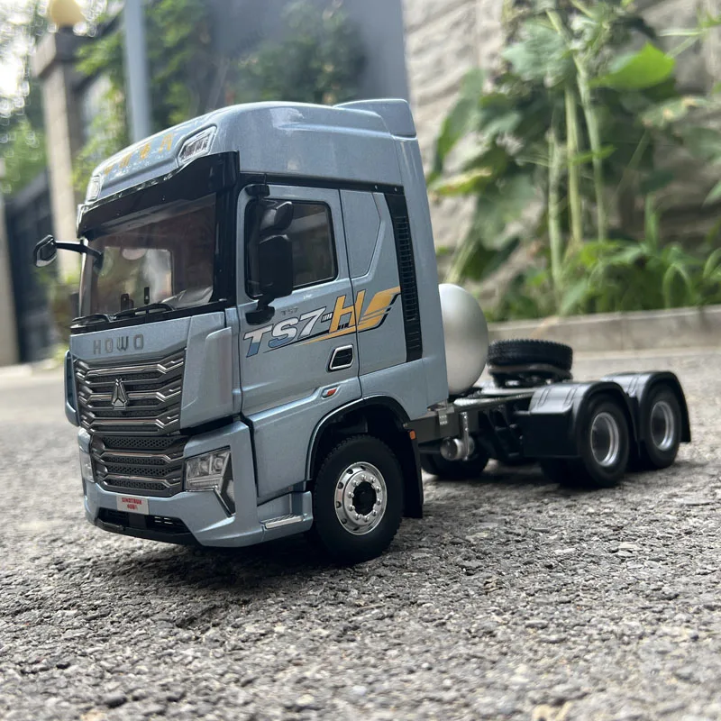

Dealer Edition Car Model,1:24 China SINOTRUK HOWO TS7-H,LNG Power,Semi Trailer Truck,Diecast Model for Collections,Display Gift