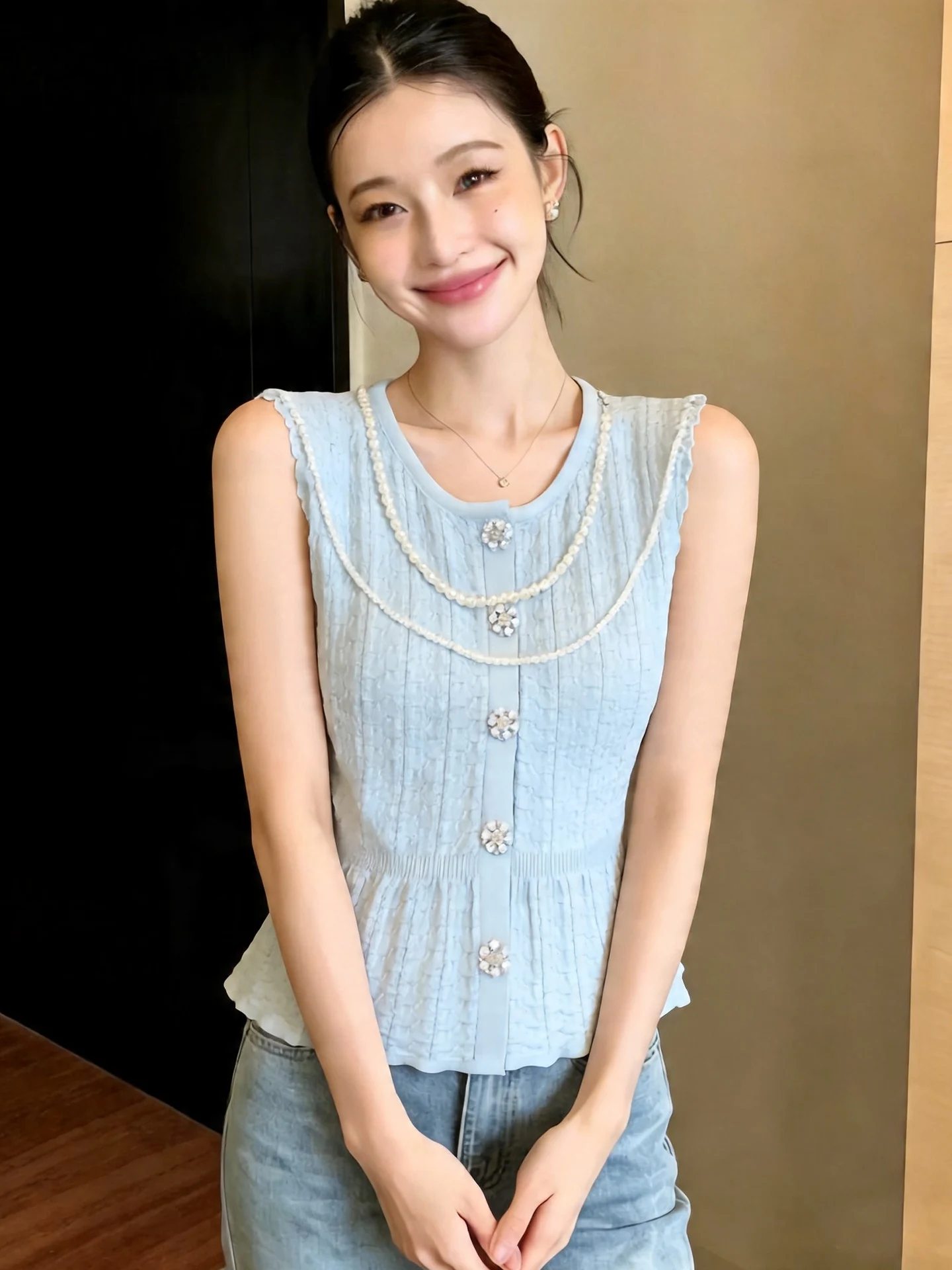 Heavyweight Pearl Knitted Vest Women's Slim Fit Short Sleeveless Top Textured Knit Summer Fashion City Walk Style round Neck