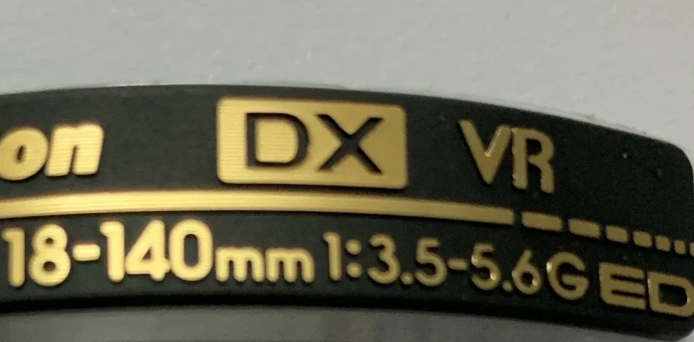 1 قطعة العلامة التجارية الجديدة لنيكون AF-S Nikkor 18-140 مللي متر 1:3.5-6.3 G ED عدسة شعار لوحة الكاميرا إصلاح الملحقات