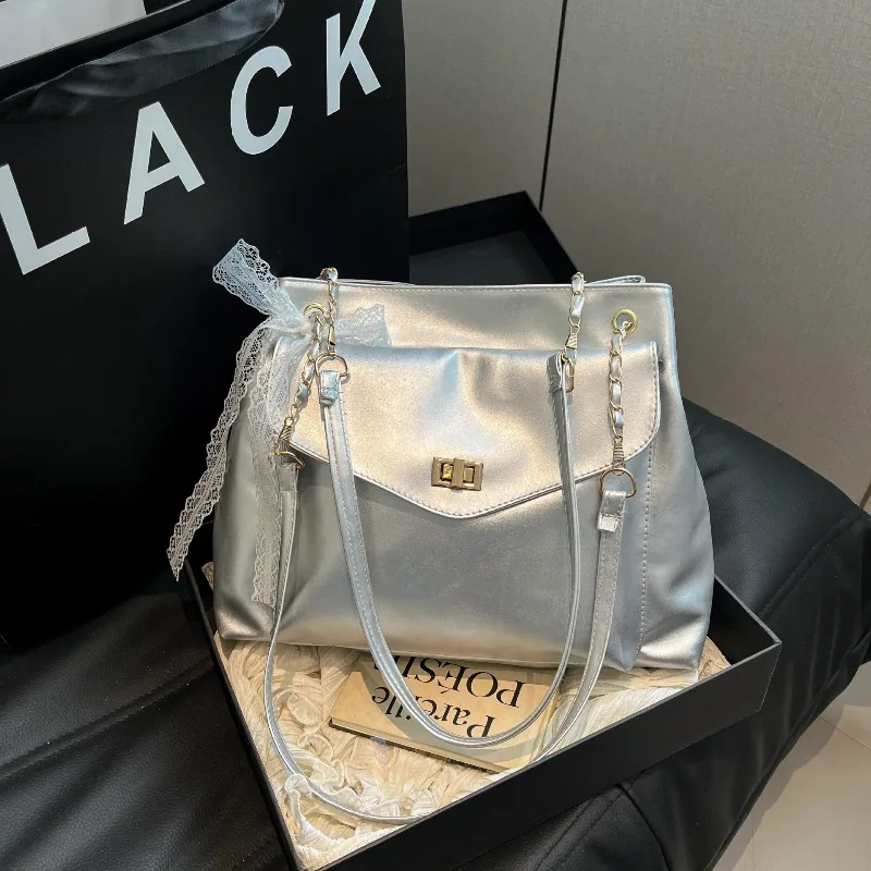 

Versatile Large Capacity Bag for Women, 2025 New Trendy Korean Version Tote Bag, Fashionable Solid Color Chain Crossbody Bags