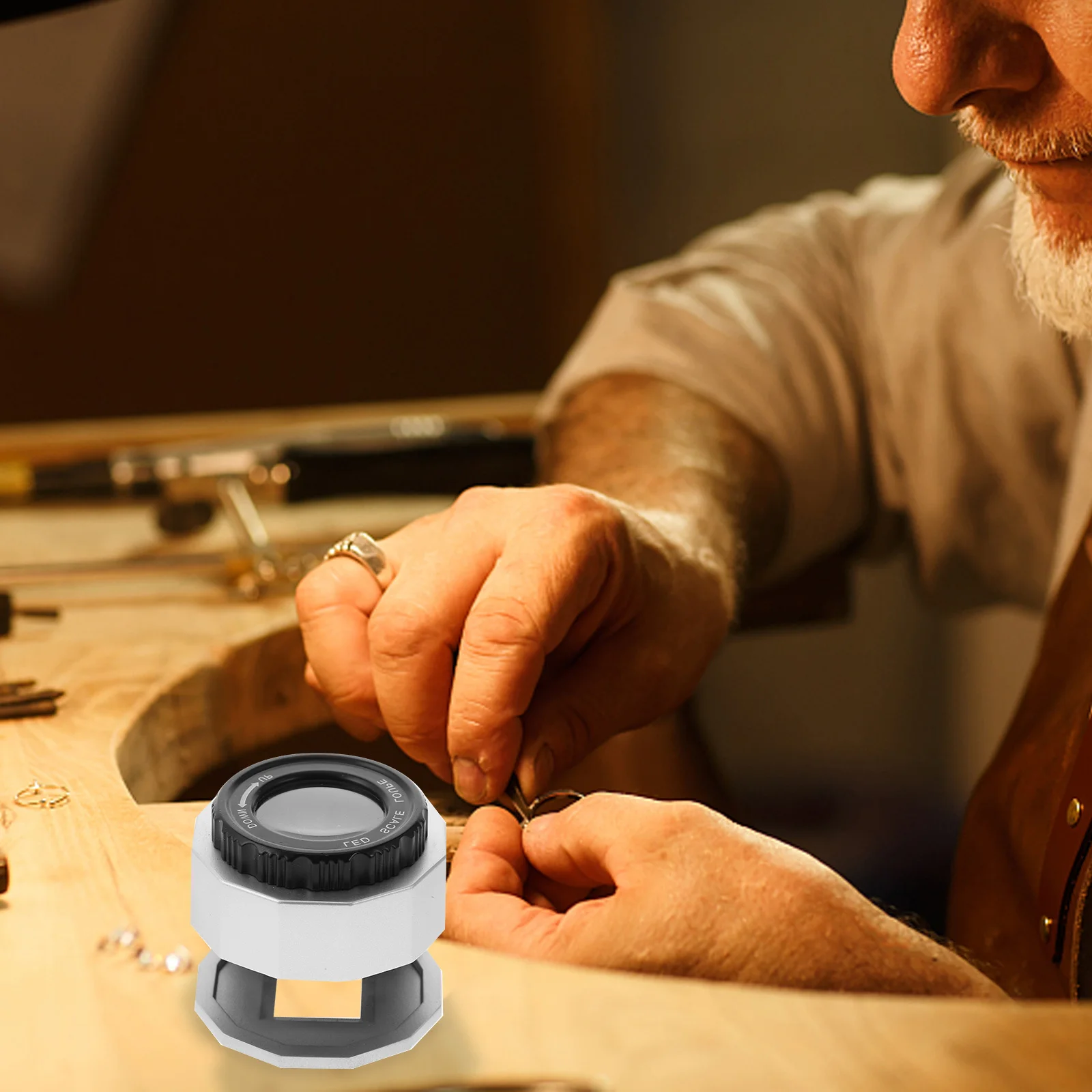 عدسة مكبرة LED 30x محمولة للكشف عن الجيب عدسة مكبرة للمجوهرات ختم المقتنيات عدسة مكبرة